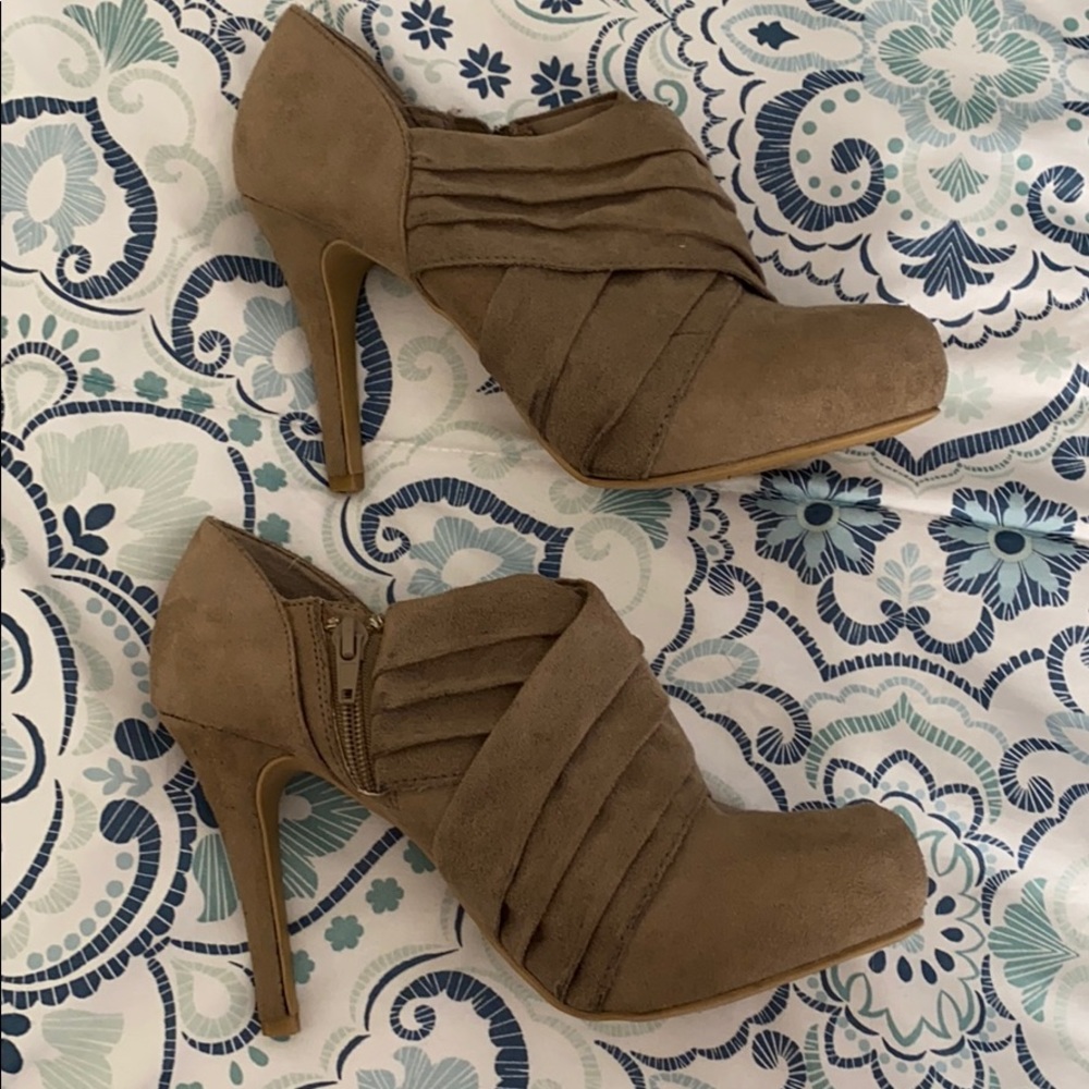 Heel booties